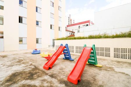 Apartamento para alugar com 51m², 2 quartos e 1 vaga Apartamento para alugar com 51m², 2 quartos e 1 vagaÁrea comum - Playground