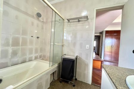 Casa à venda com 300m², 5 quartos e 3 vagasBanheiro da Suíte 1