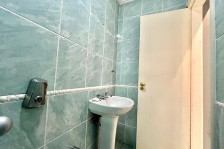 Casa à venda com 300m², 5 quartos e 3 vagasBanheiro da Suíte 4