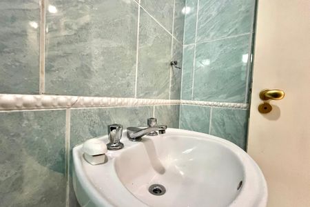 Casa à venda com 300m², 5 quartos e 3 vagasBanheiro da Suíte 4