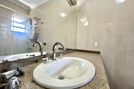 Casa à venda com 300m², 5 quartos e 3 vagasBanheiro da Suíte 1