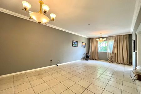 Casa à venda com 300m², 5 quartos e 3 vagasSala