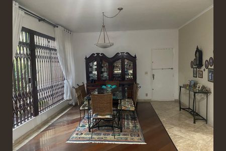 Casa à venda com 3 quartos, 194m² em Vila Canero, São Paulo