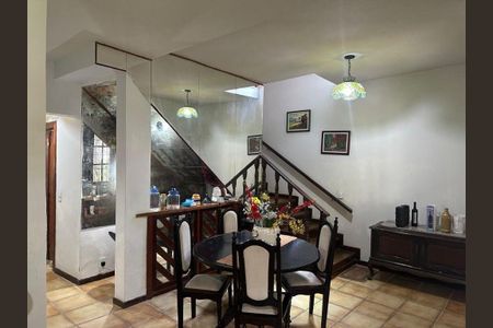 Casa à venda com 3 quartos, 316m² em Itaipu, Niterói