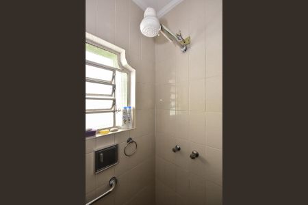 Casa à venda com 220m², 4 quartos e 6 vagasChuveiro da Suíte