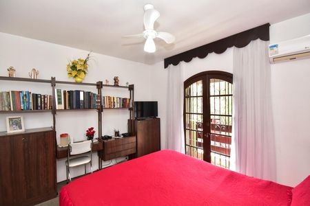 Casa à venda com 220m², 4 quartos e 6 vagasSuíte