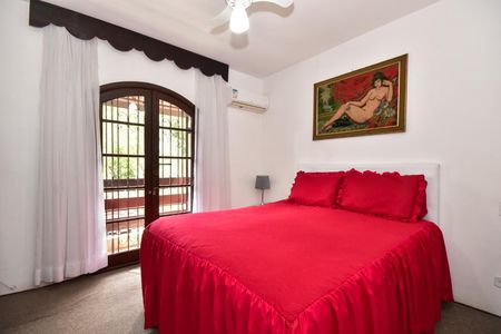 Casa à venda com 220m², 4 quartos e 6 vagasSuíte