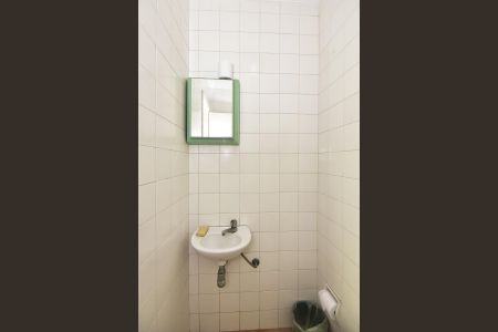 Casa à venda com 220m², 4 quartos e 6 vagasBanheiro de Serviço