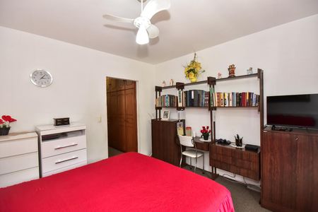 Casa à venda com 220m², 4 quartos e 6 vagasSuíte