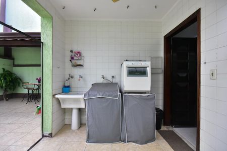 Casa à venda com 220m², 4 quartos e 6 vagasÁrea de Serviço