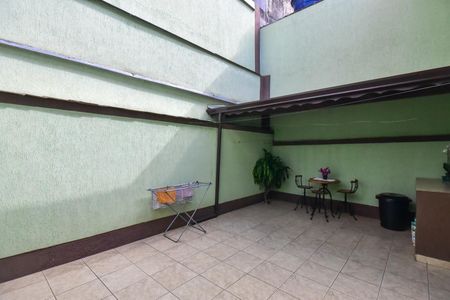 Casa à venda com 220m², 4 quartos e 6 vagasQuintal