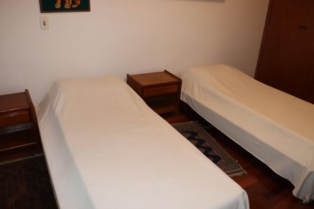 Casa de condomínio para alugar com 750m², 5 quartos e 6 vagasQuarto