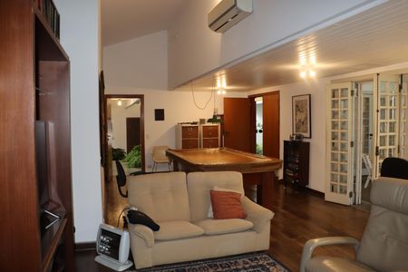 Casa de condomínio para alugar com 750m², 5 quartos e 6 vagasSala