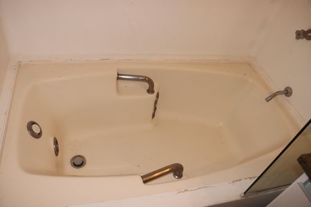 Casa de condomínio para alugar com 750m², 5 quartos e 6 vagasBanheiro da Suíte