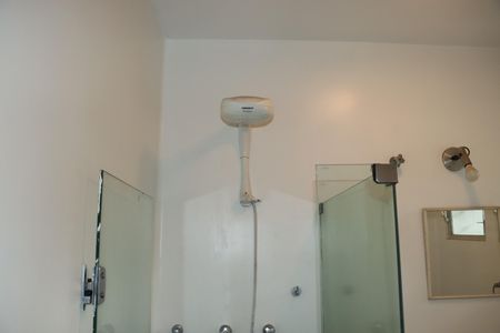 Casa de condomínio para alugar com 750m², 5 quartos e 6 vagasBanheiro social