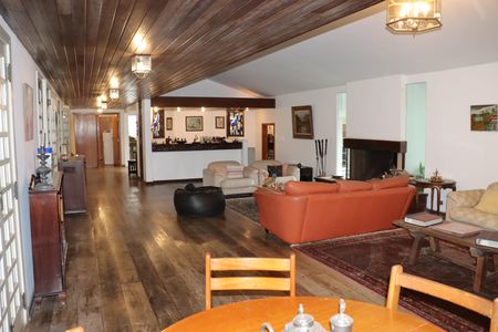 Casa de condomínio para alugar com 750m², 5 quartos e 6 vagasSala