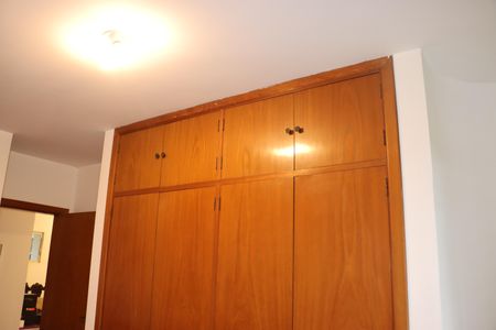 Casa de condomínio para alugar com 750m², 5 quartos e 6 vagasSuíte 2