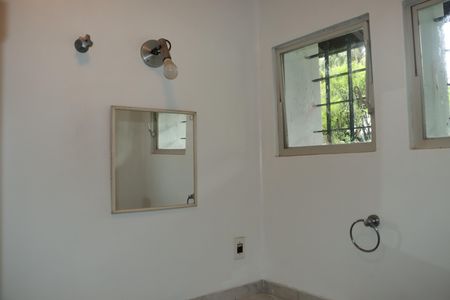 Casa de condomínio para alugar com 750m², 5 quartos e 6 vagasBanheiro social