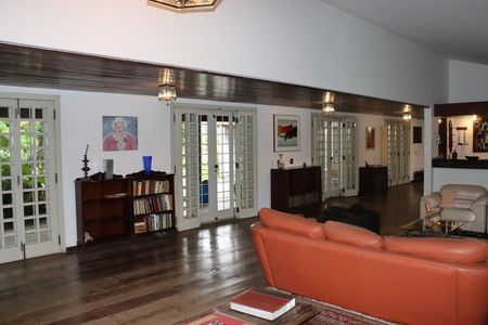 Casa de condomínio para alugar com 750m², 5 quartos e 6 vagasSala