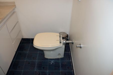 Casa de condomínio para alugar com 750m², 5 quartos e 6 vagasBanheiro social