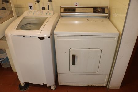 Casa de condomínio para alugar com 750m², 5 quartos e 6 vagasÁrea de serviço