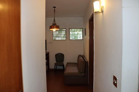 Casa de condomínio para alugar com 750m², 5 quartos e 6 vagasCorredor