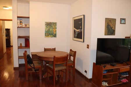 Casa de condomínio para alugar com 750m², 5 quartos e 6 vagasSuíte 3