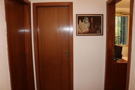 Casa de condomínio para alugar com 750m², 5 quartos e 6 vagasCorredor