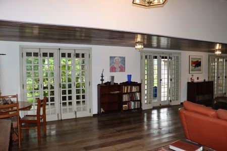 Casa de condomínio para alugar com 750m², 5 quartos e 6 vagasSala