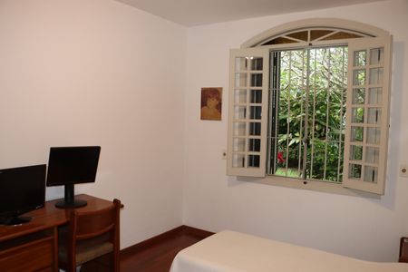 Casa de condomínio para alugar com 750m², 5 quartos e 6 vagasQuarto 