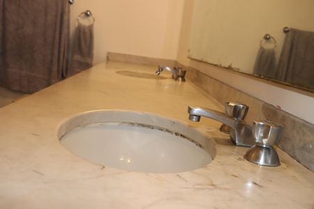 Casa de condomínio para alugar com 750m², 5 quartos e 6 vagasBanheiro da Suíte 3