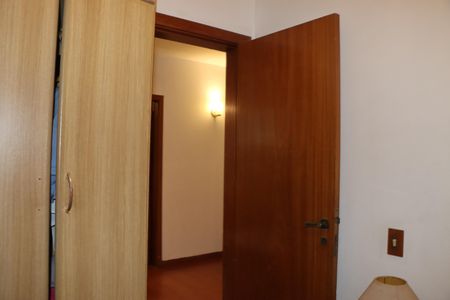 Casa de condomínio para alugar com 750m², 5 quartos e 6 vagasQuarto de serviço 