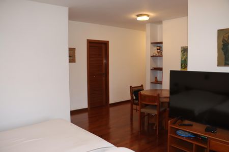 Casa de condomínio para alugar com 750m², 5 quartos e 6 vagasSuíte 3