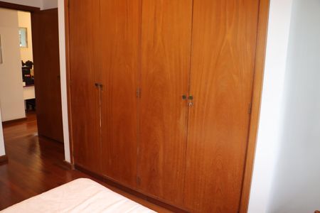 Casa de condomínio para alugar com 750m², 5 quartos e 6 vagasSuíte 2