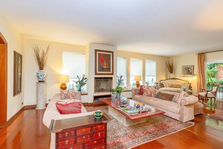 Casa à venda com 4 quartos, 641m² em Jardim Leonor, São Paulo