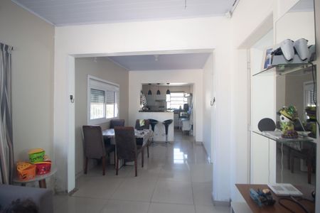 Sala de casa à venda com 4 quartos, 134m² em Vila Nova, Porto Alegre