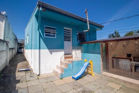 Casa à venda com 134m², 4 quartos e 5 vagas Casa à venda com 134m², 4 quartos e 5 vagasQuintal
