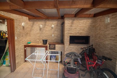 Casa à venda com 134m², 4 quartos e 5 vagas Casa à venda com 134m², 4 quartos e 5 vagasChurrasqueira