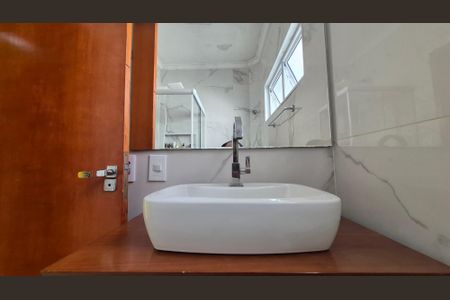 Banheiro de casa à venda com 2 quartos, 132m² em Parque Oratório, Santo André