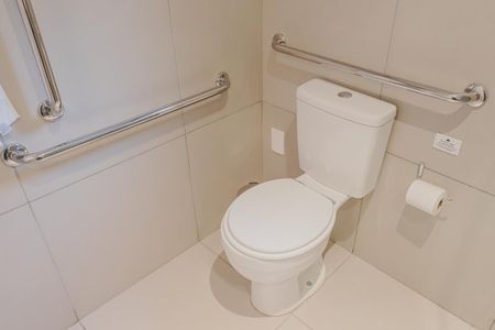 Banheiro de kitnet/studio à venda com 1 quarto, 23m² em Pinheiros, São Paulo