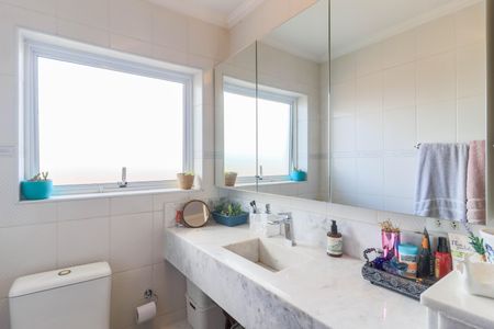 Casa à venda com 250m², 3 quartos e 3 vagasBanheiro