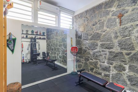 Casa à venda com 250m², 3 quartos e 3 vagasAcademia