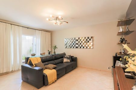 Casa à venda com 250m², 3 quartos e 3 vagasSala