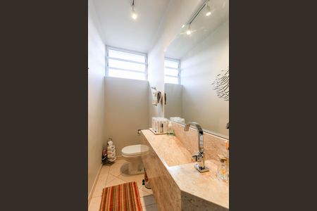 Casa à venda com 250m², 3 quartos e 3 vagasLavabo