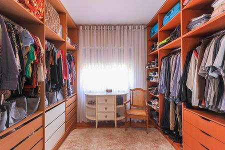 Casa à venda com 250m², 3 quartos e 3 vagasCloset da Suíte