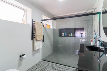 Casa à venda com 250m², 3 quartos e 3 vagasBanheiro da Suíte