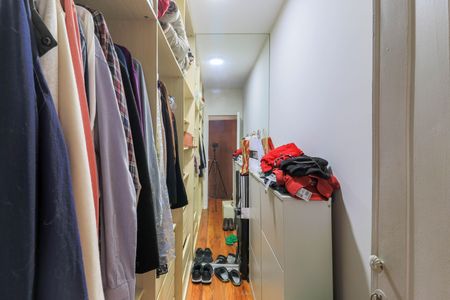 Casa à venda com 250m², 3 quartos e 3 vagasCloset do Quarto 1