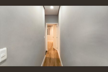 Corredor de casa para alugar com 2 quartos, 80m² em Vila Monumento, São Paulo
