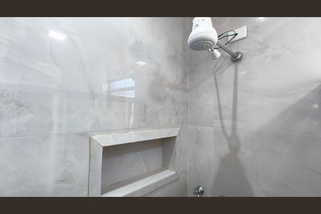 Banheiro de casa para alugar com 2 quartos, 80m² em Vila Monumento, São Paulo