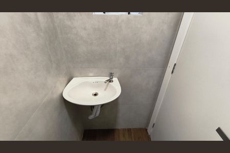 Casa para alugar com 80m², 2 quartos e sem vaga Casa para alugar com 80m², 2 quartos e sem vagaBanheiro de Serviço